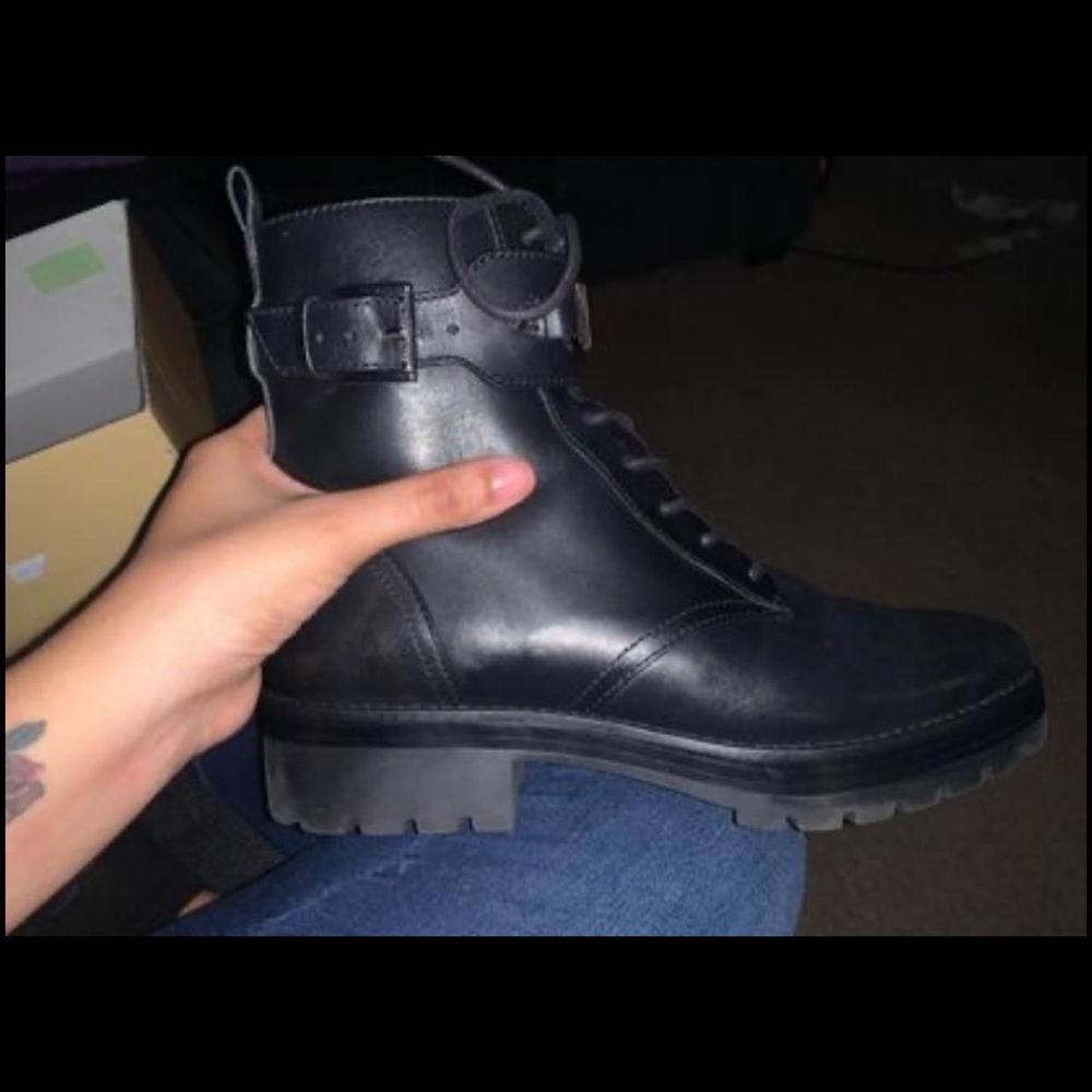 MK kacie lace up boots size 8